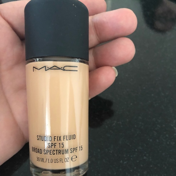 mac studio fix fluid nw18